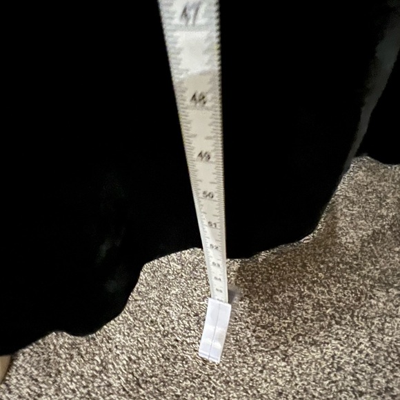 Stunning Black Velvet Opera Coat with Clamshell Collar Trimmed in Ermine Fur. - Picture 7 of 8